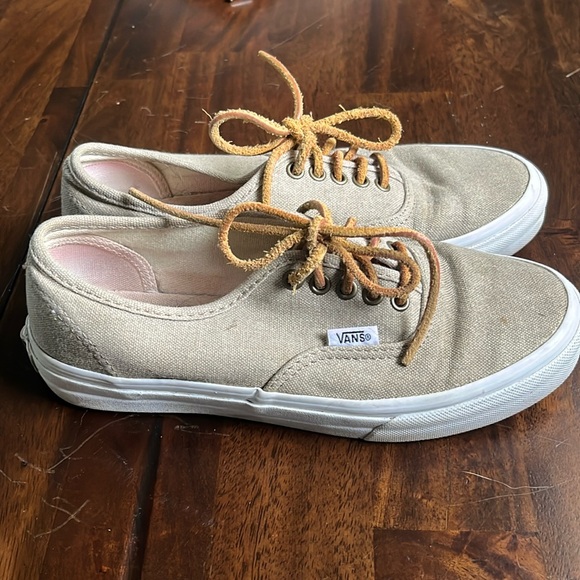 Vans - Picture 2 of 9